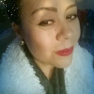 Meet your Posher, Ana